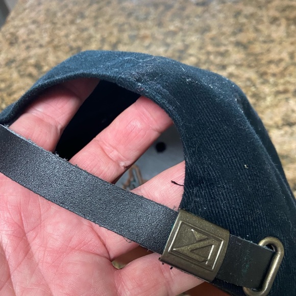 High End Red Hawk Casino CA Suede Brim Two Tone Strap Back Baseball Hat MINTY - Picture 4 of 6